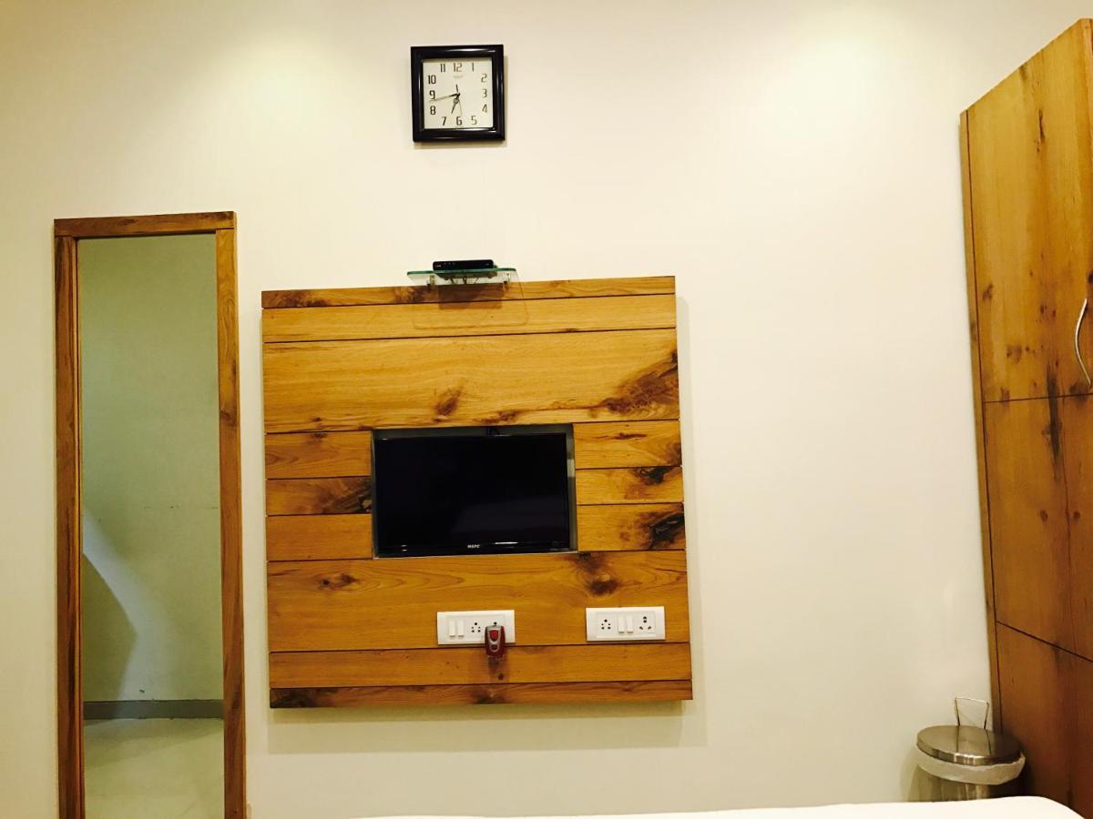 Hotel Grandeur-Near Mumbai International Airport Zewnętrze zdjęcie