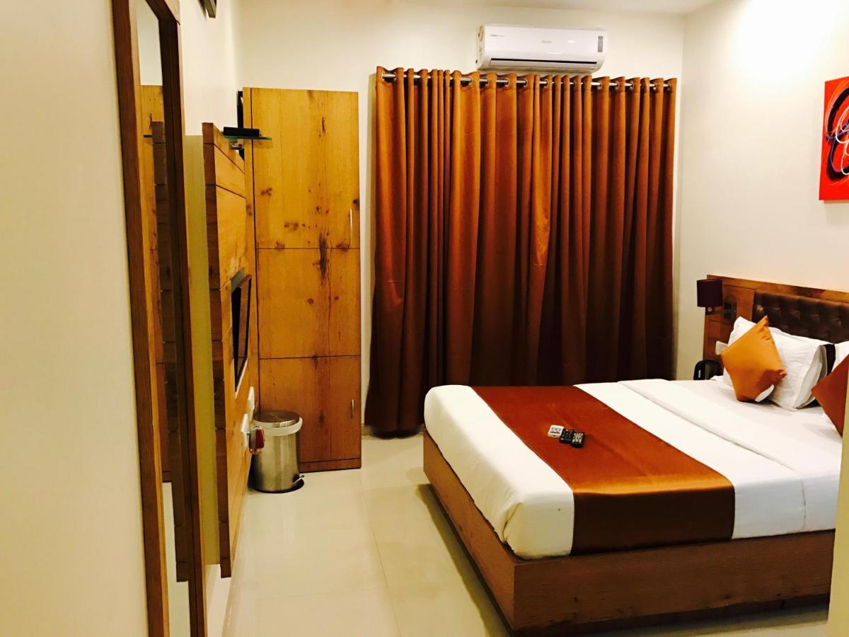Hotel Grandeur-Near Mumbai International Airport Zewnętrze zdjęcie
