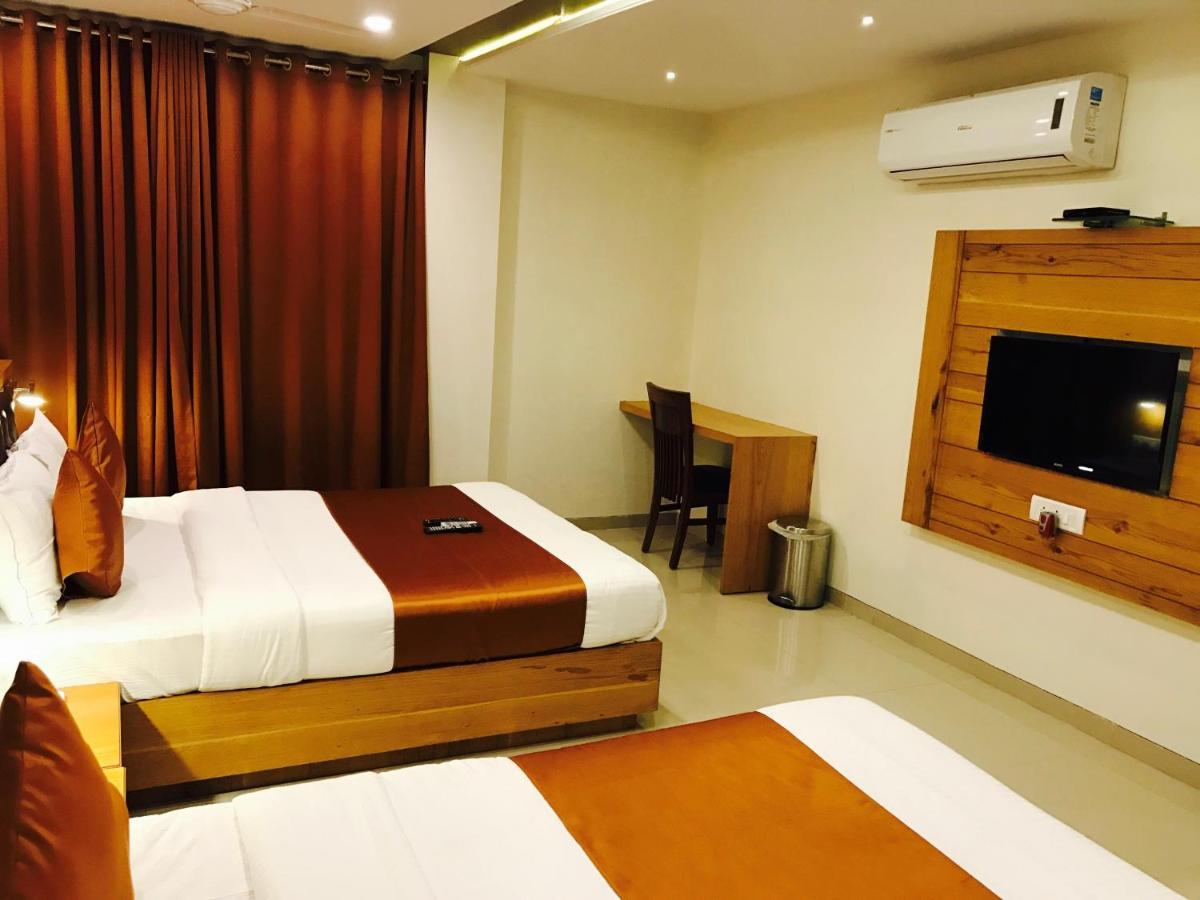 Hotel Grandeur-Near Mumbai International Airport Zewnętrze zdjęcie